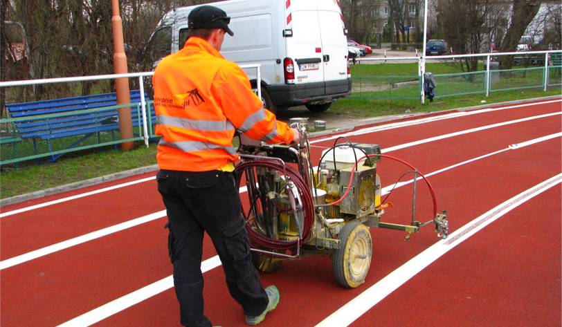 Malowanie linii w obiektach sportowych